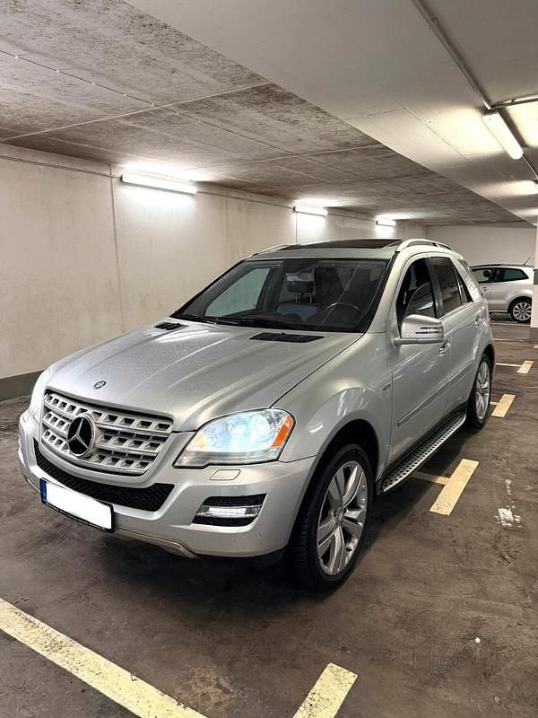 Gebraucht Mercedes ML350 231 PS (169 kW) 2011 Silber SUV