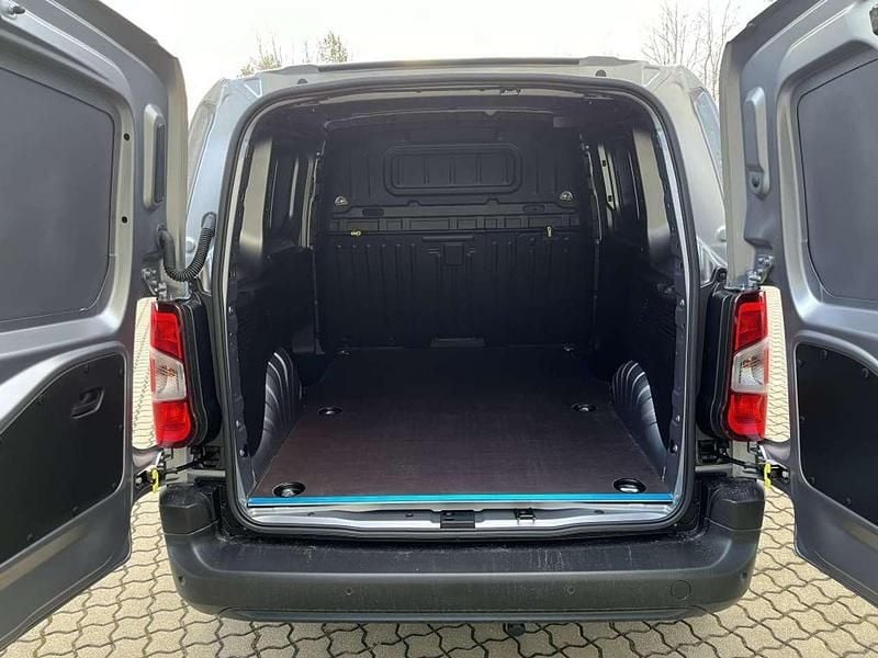 Neu Opel Combo 110 PS (80 kW) 2025 Kontrast grau metallic Van / Kleinbus