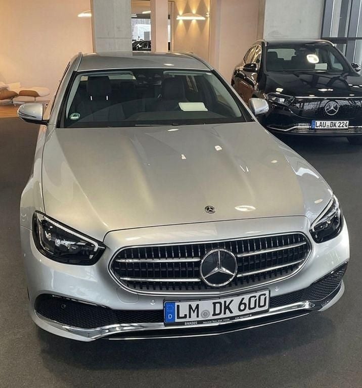 Gebraucht Mercedes E220 194 PS (142 kW) 2021 Silber Limousine