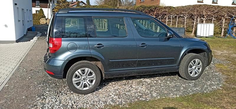 Gebraucht Skoda Yeti 105 PS (77 kW) 2016 Grau SUV