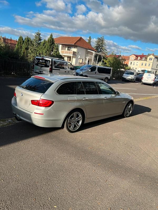 Gebraucht BMW 530 258 PS (189 kW) 2011 Silber Kombi