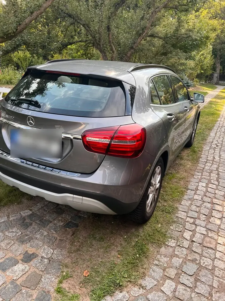 Gebraucht Mercedes GLA180 122 PS (89 kW) 2019 Silber SUV