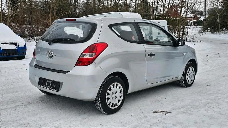 Gebraucht Hyundai i20 77 PS (56 kW) 2010 Grau Kleinwagen