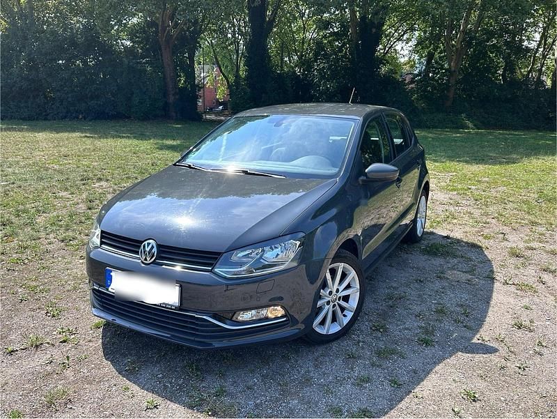Grau Gebraucht 2016 VW Polo Highline Kleinwagen | 11.800 € (Etwas zu teuer) - Bild 1/4