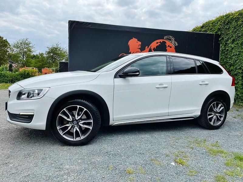 Gebraucht Volvo V60 190 PS (139 kW) 2017 Weiß Kombi