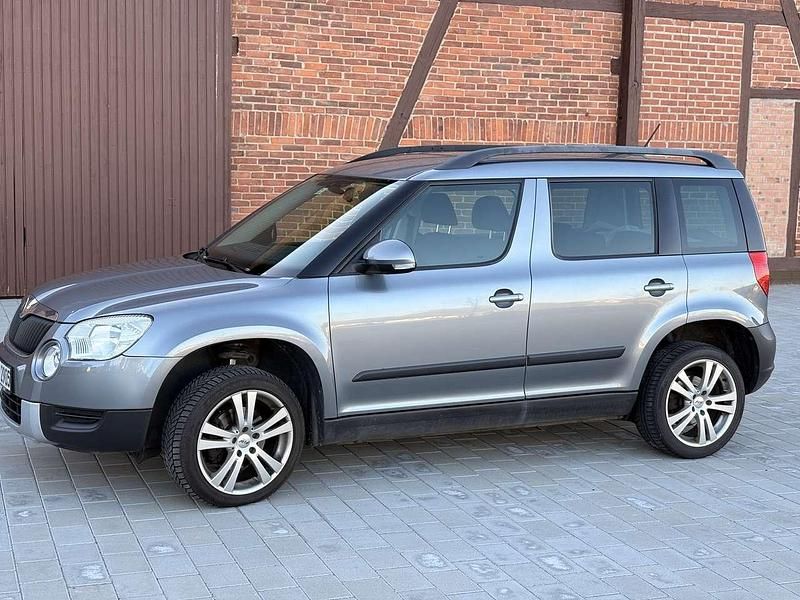 Grau Gebraucht 2012 Skoda Yeti Plus Edition SUV | 9.400 € (Etwas zu teuer) - Bild 1/4