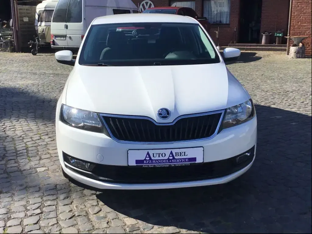 Gebraucht Skoda Rapid Ambition 95 PS (69 kW) 2017 Weiß Kleinwagen