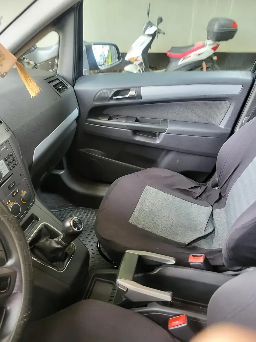 Usata Opel Zafira 140 CV (102 kW) 2006 Blu Monovolume