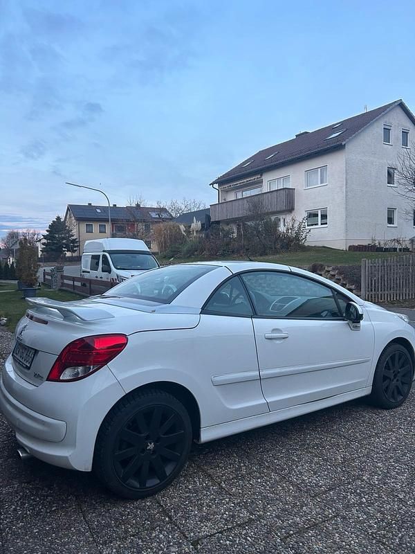 Weiß Gebraucht 2012 Peugeot 207 CC Cabrio | 2.800 € (Guter Preis) - Bild 1/4