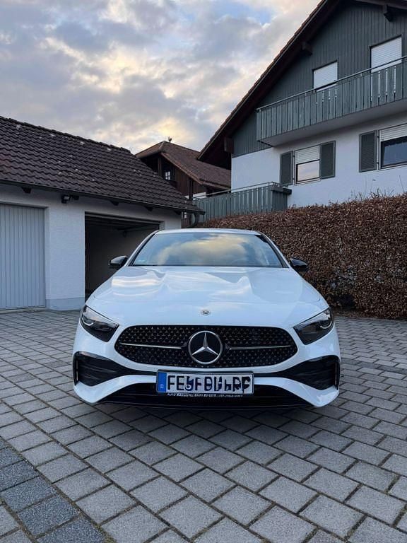 Gebraucht Mercedes A220 Advanced Plus 190 PS (139 kW) 2024 Weiß Limousine