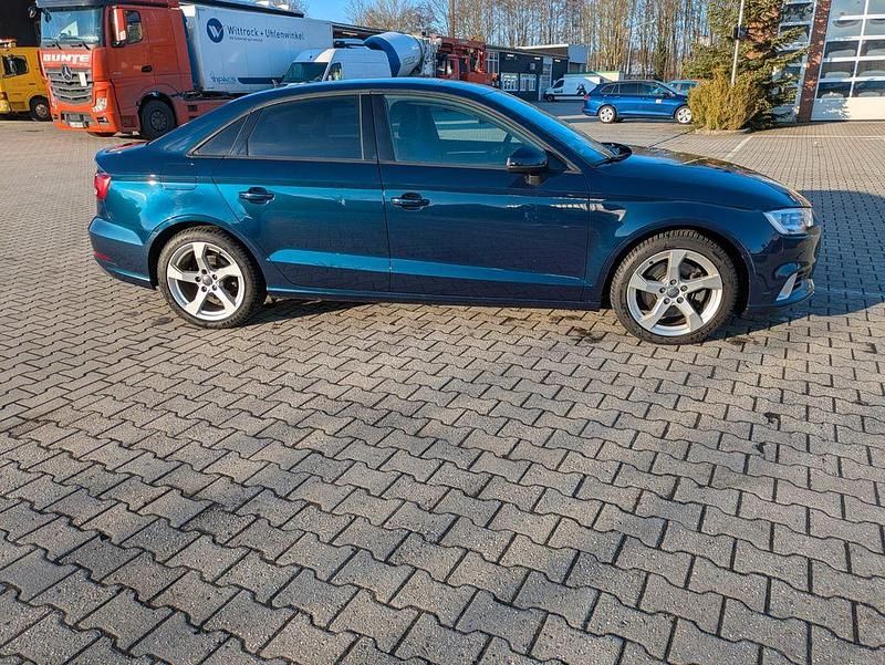 Gebraucht Audi A3 Ambiente 150 PS (110 kW) 2019 Blau Limousine
