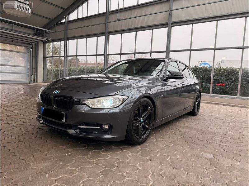 Gebraucht BMW 320 Sport Line 184 PS (135 kW) 2012 Limousine