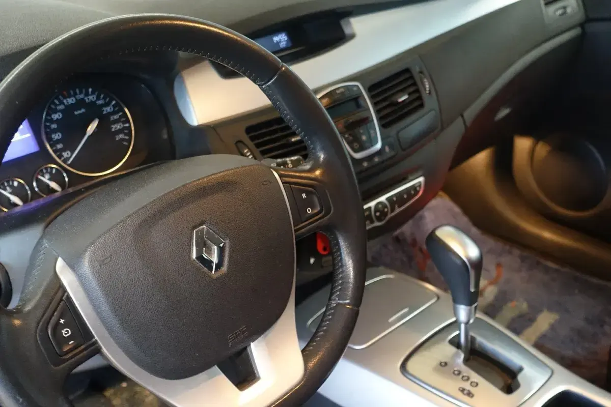 Gebraucht Renault Laguna III 150 PS (110 kW) 2008 Schwarz Kombi
