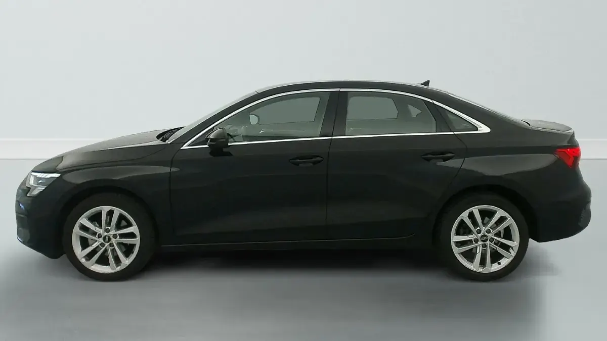 Gebraucht Audi A3 Business 150 PS (110 kW) 2024 Schwarz (noir mythic) Limousine