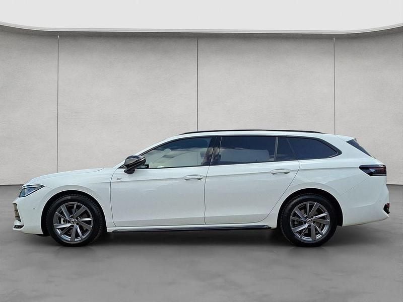 Gebraucht VW Passat R-line 150 PS (110 kW) 2025 Weiß Kombi