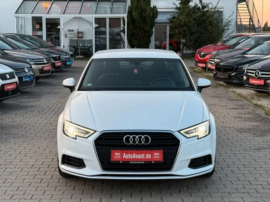 Gebraucht Audi A3 Sport 116 PS (85 kW) 2018 Weiß Limousine