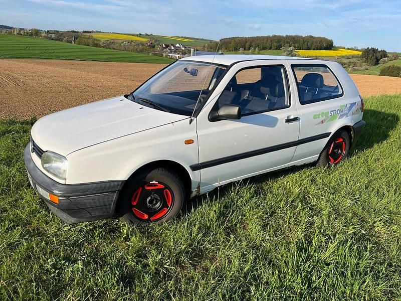 Weiß Gebraucht 1999 VW Golf Limousine | 7.999 € - Bild 1/4