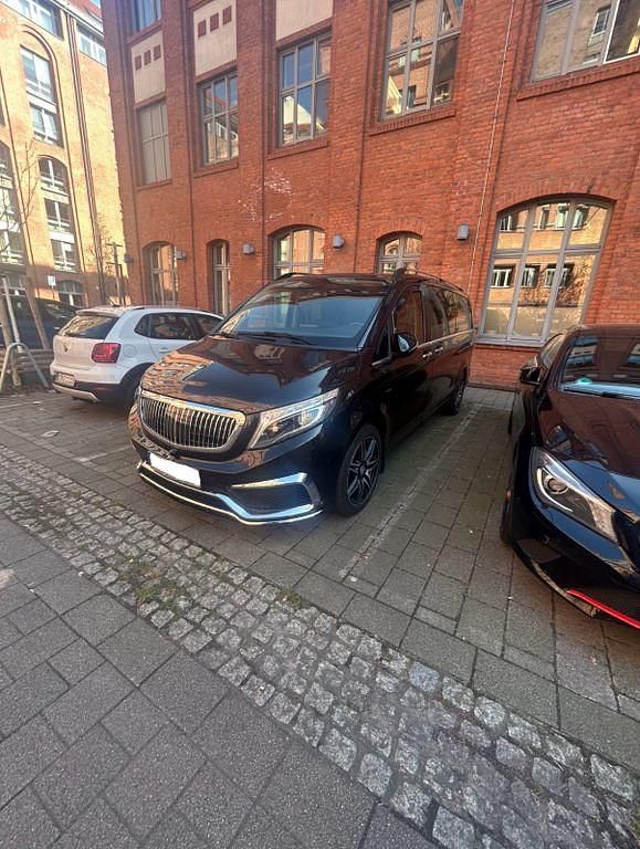 Schwarz Gebraucht 2015 Mercedes V250 Avantgarde Van / Kleinbus | 20.000 € - Bild 1/4