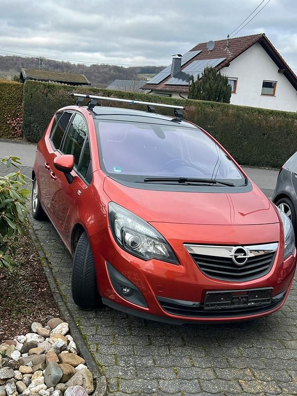 Gebraucht Opel Meriva Edition 110 PS (80 kW) 2011 Rot Van / Kleinbus