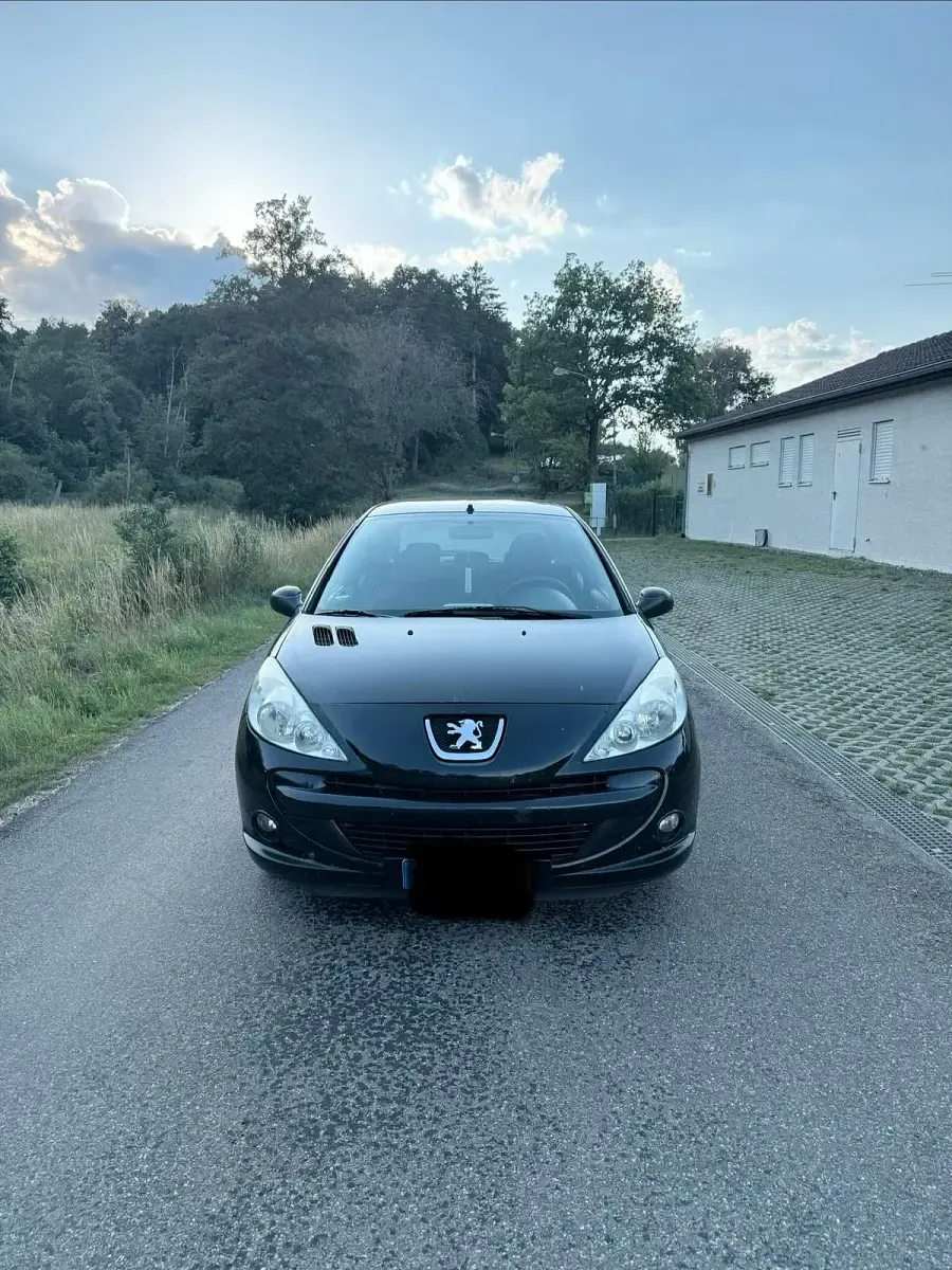 Gebraucht Peugeot 206+ 75 PS (55 kW) 2009 Schwarz Kleinwagen