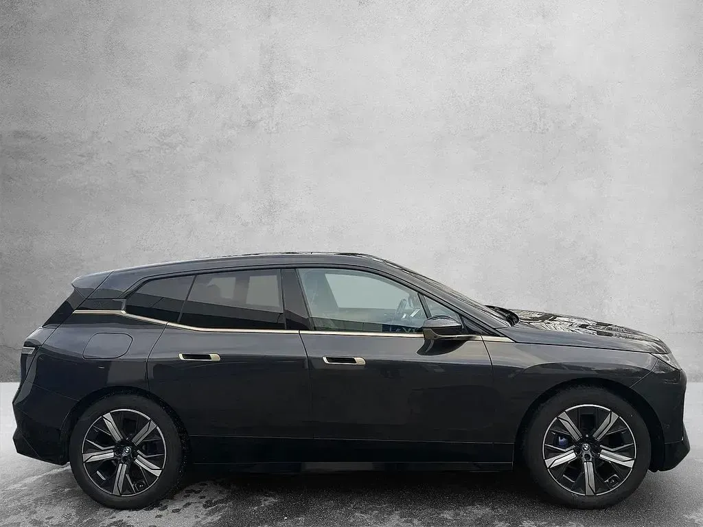 Gebraucht BMW iX Sport Line 384 kW (523 PS) 2022 Sophistograu brillanteffekt SUV