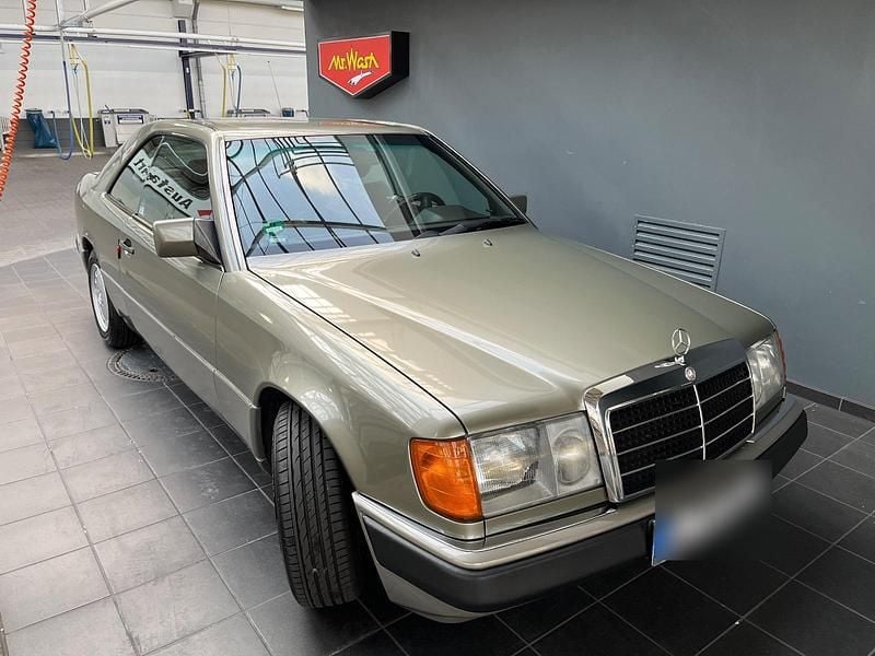 Beige Gebraucht 1993 Mercedes 230 Coupé | 15.000 € - Bild 1/4