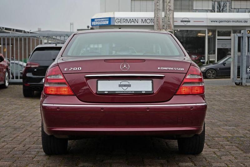Gebraucht Mercedes E200 Elegance 163 PS (119 kW) 2004 Kirschrot met. Limousine