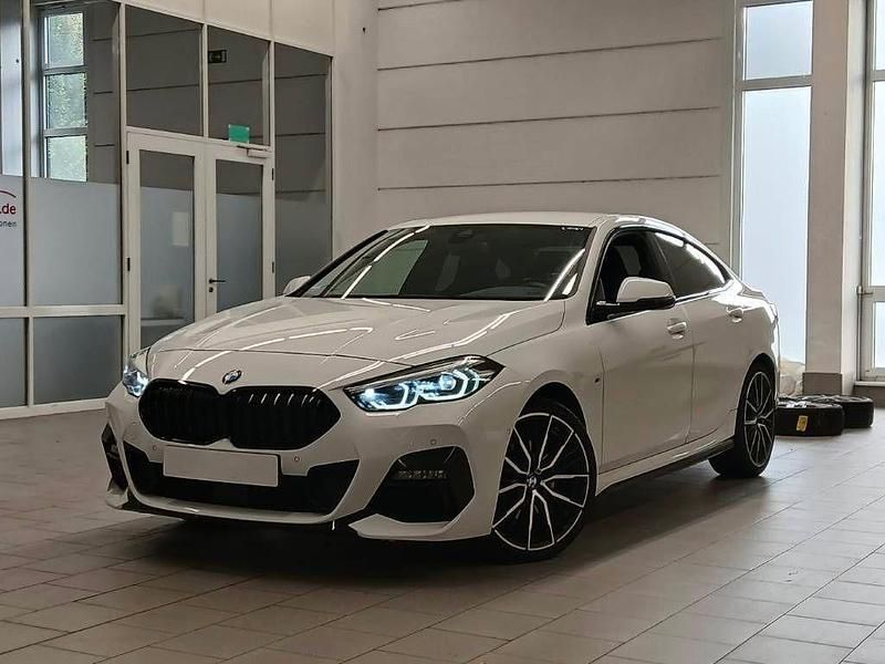 Weiß Gebraucht 2024 BMW 218 M Sport Limousine | 29.900 € (Fairer Preis) - Bild 1/4