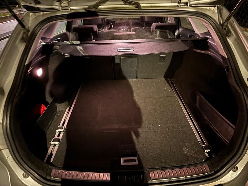 Silber Gebraucht 2011 Toyota Avensis Kombi | 3.100 € (Superpreis) - Bild 1/4