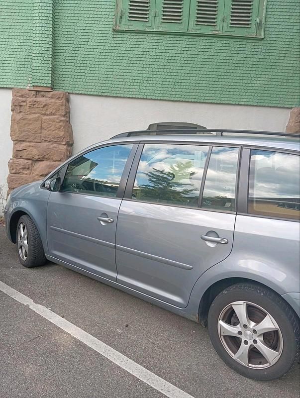 Gebraucht VW Touran 140 PS (102 kW) 2010 Grau Van / Kleinbus