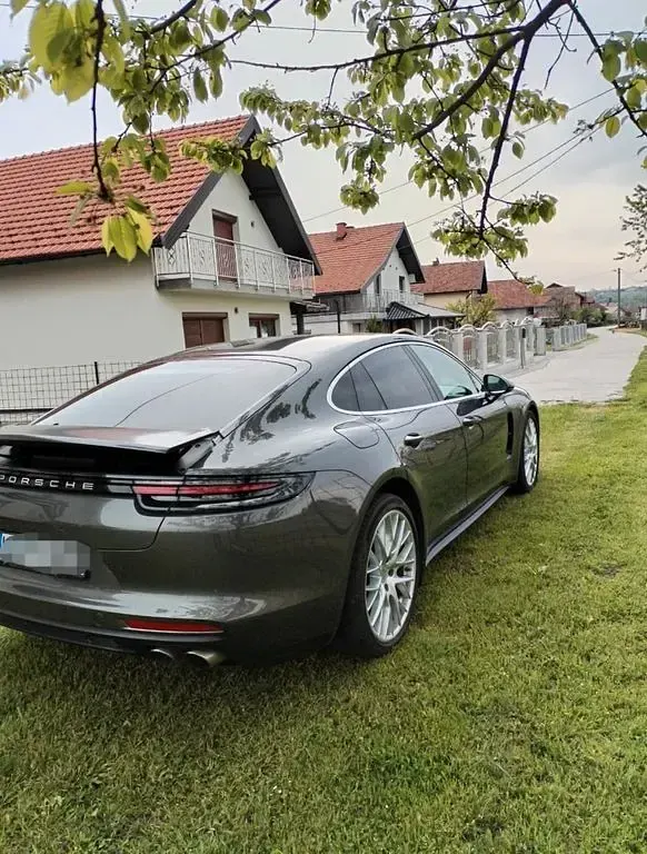 Gebraucht Porsche Panamera 441 PS (324 kW) 2017 Grau Kleinwagen