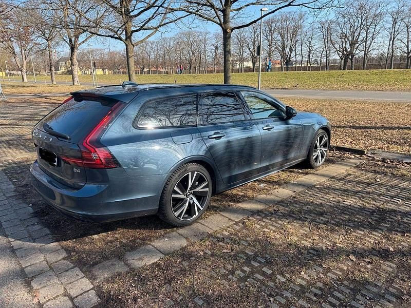 Second-hand Volvo V90 Ultimate 197 CP (144 kW) 2022 Albastru Break