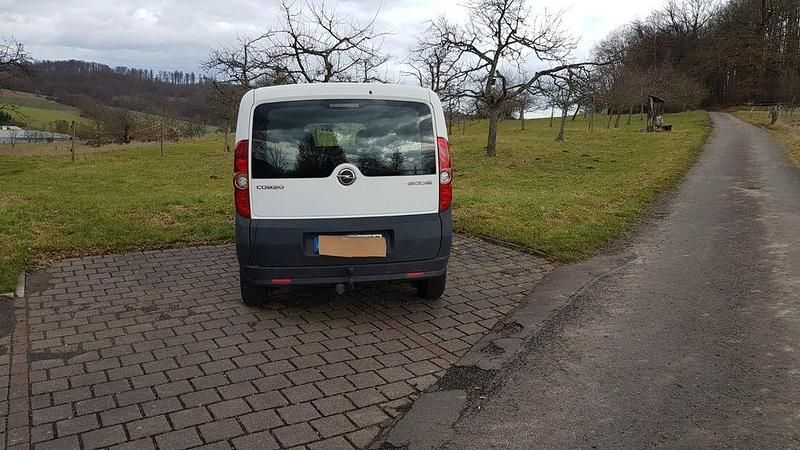 Gebraucht Opel Combo 90 PS (66 kW) 2013 Weiß Van / Kleinbus