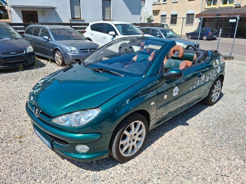 Grün Gebraucht 2004 Peugeot 206 CC Roland Garros Cabrio | 1.500 € (Guter Preis) - Bild 1/4