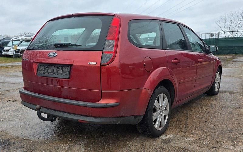 Gebraucht Ford Focus Titanium 136 PS (100 kW) 2006 Rot Kombi