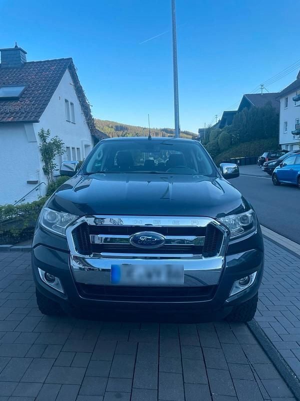 Gebraucht Ford Ranger XLT 160 PS (117 kW) 2018 Grau Pickup