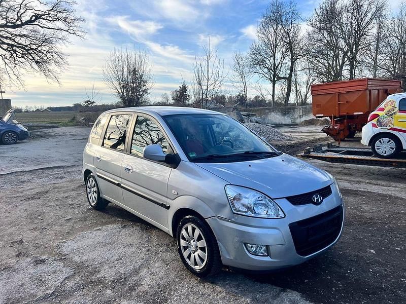 Gebraucht Hyundai Matrix 103 PS (75 kW) 2009 Silber Van / Kleinbus