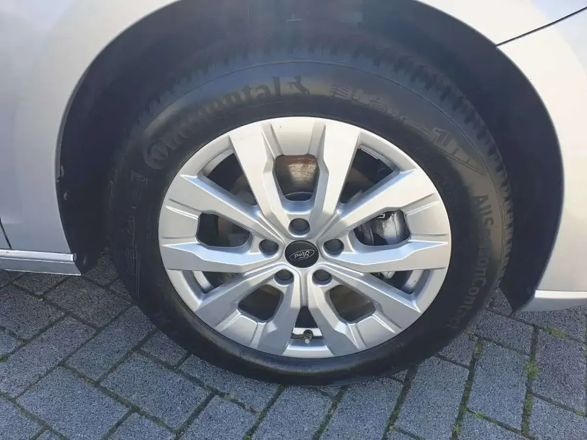Gebraucht Ford Tourneo Connect Titanium 116 PS (85 kW) 2025 Silber Van / Kleinbus