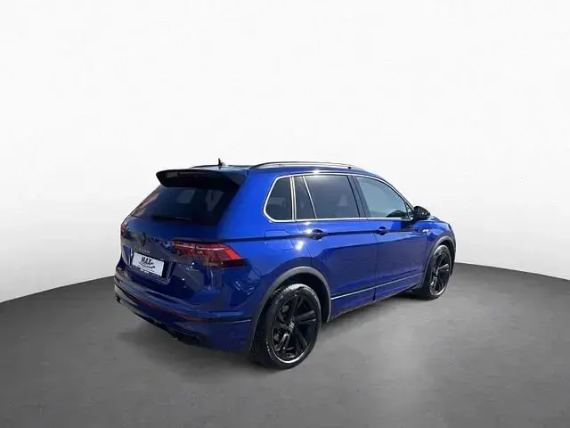 Gebraucht VW Tiguan R-line 200 PS (147 kW) 2021 Lapiz blue metallic (metallic) SUV