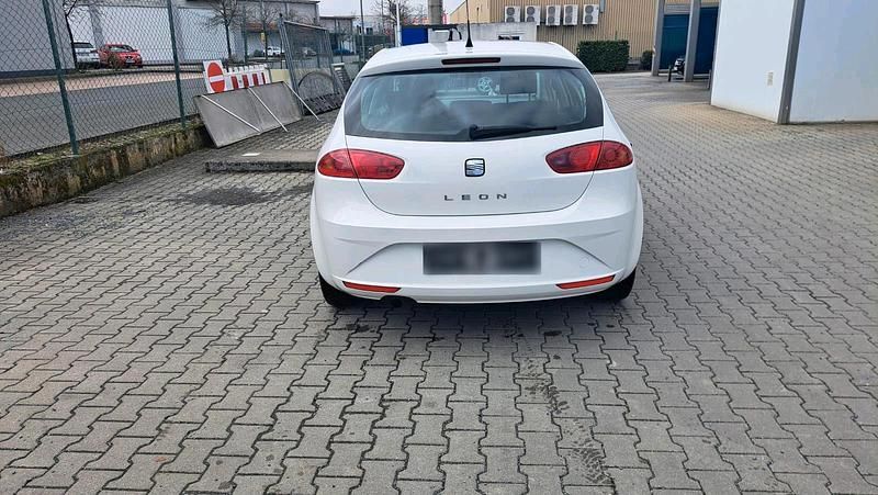Gebraucht Seat Leon 105 PS (77 kW) 2012 Weiß Limousine