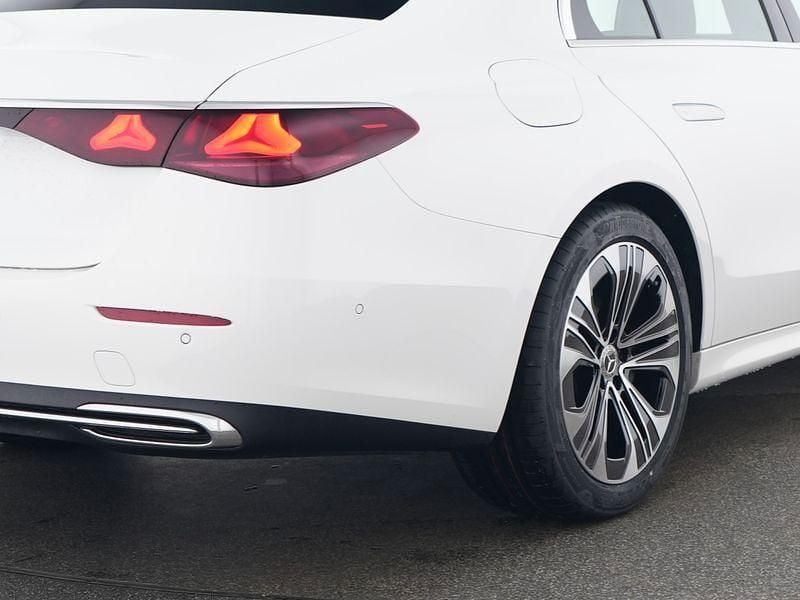 Gebraucht Mercedes E220 Avantgarde 197 PS (144 kW) 2025 Weiß Limousine
