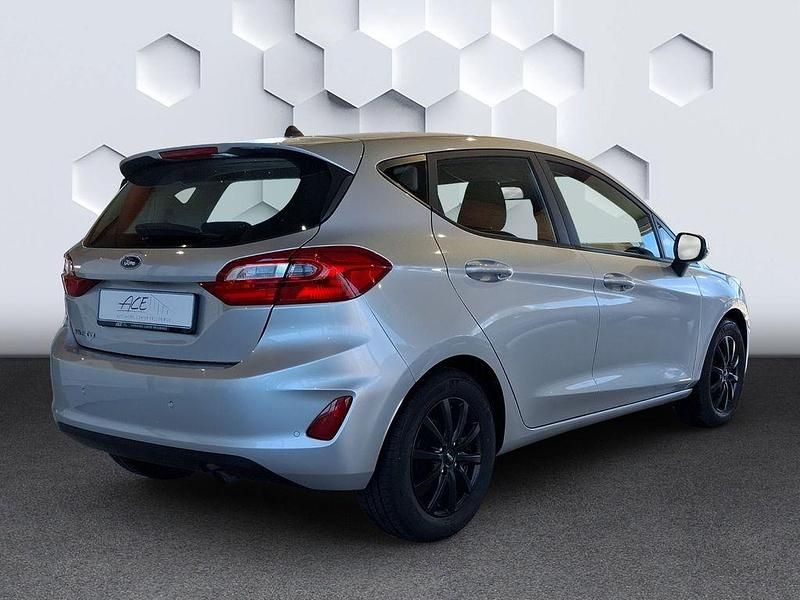 Gebraucht Ford Fiesta Cool & Connect 101 PS (74 kW) 2017 Silber Limousine