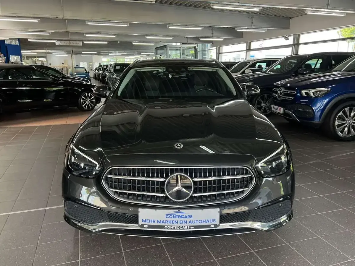 Gebraucht Mercedes E300 265 PS (194 kW) 2023 Grau Limousine
