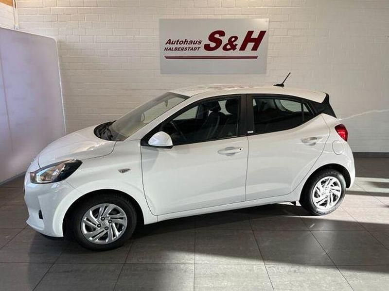 Gebraucht Hyundai i10 Select 67 PS (49 kW) 2020 Weiß Kleinwagen