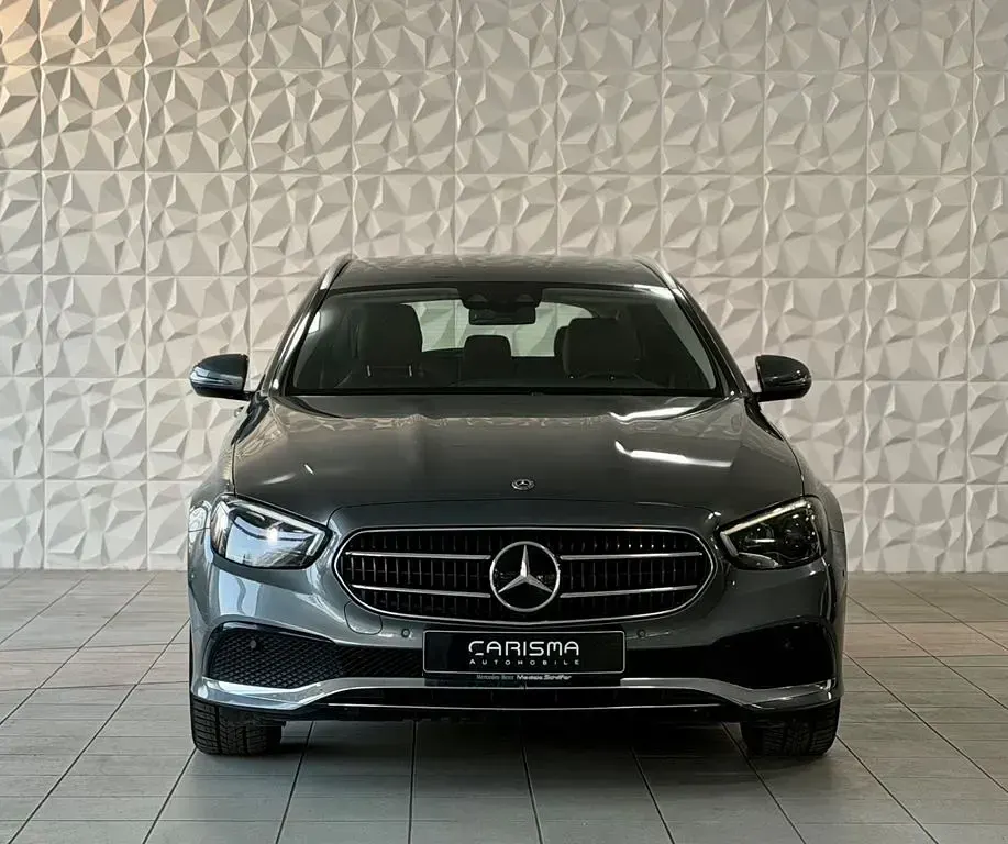 Gebraucht Mercedes E300 194 PS (142 kW) 2021 Grau Limousine