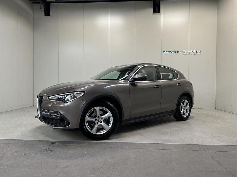 Gebraucht Alfa Romeo Stelvio 179 PS (131 kW) 2017 Grau SUV