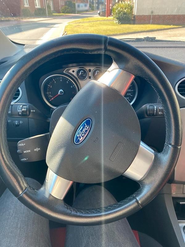 Gebraucht Ford Focus 100 PS (73 kW) 2008 Schwarz Kombi