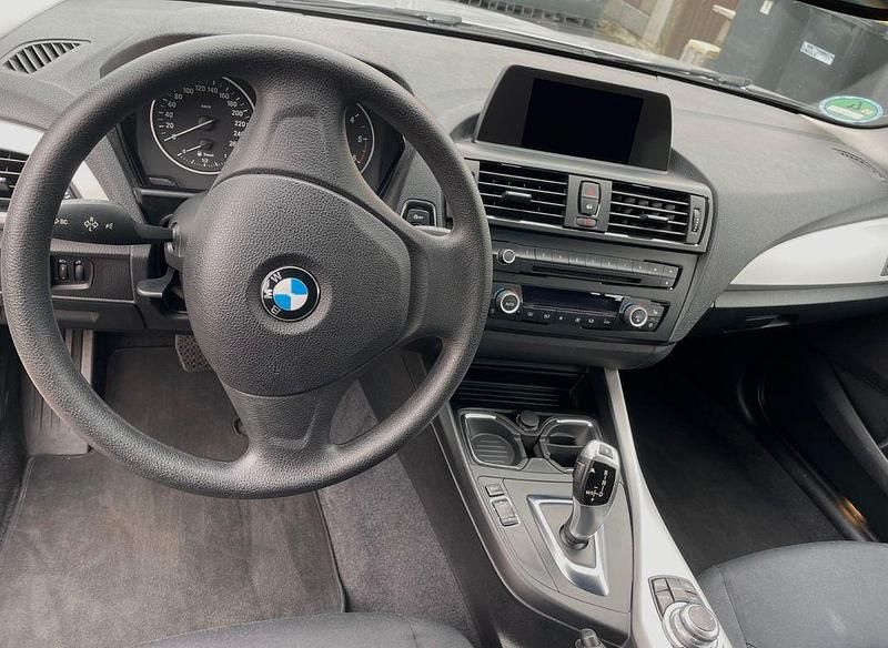 Silber Gebraucht 2012 BMW 116 Kleinwagen | 6.250 € (Fairer Preis) - Bild 1/4
