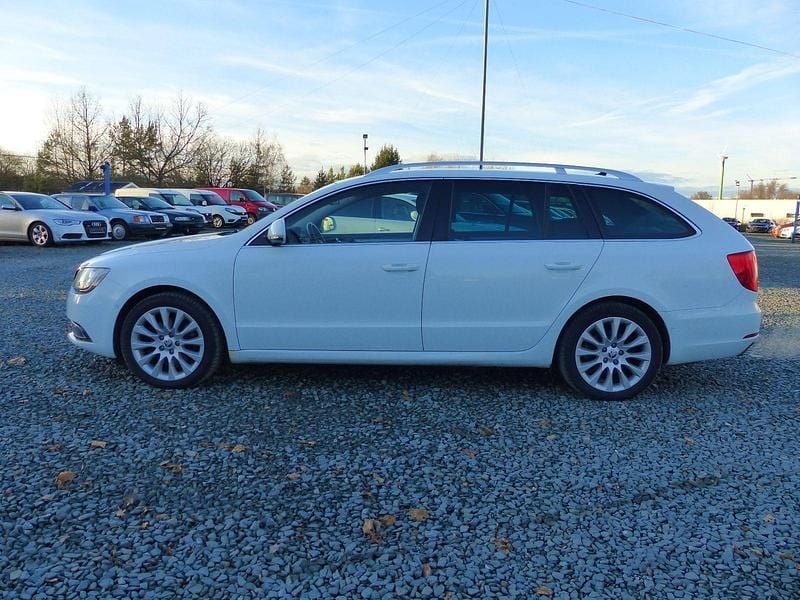Gebraucht Skoda Superb Exclusive 140 PS (102 kW) 2015 Weiß Kombi
