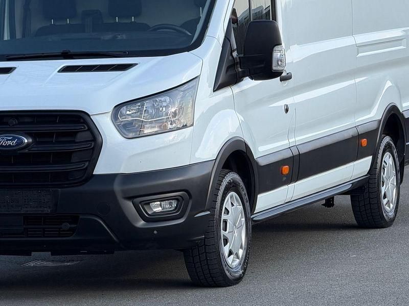 Gebraucht Ford Transit Trend 170 PS (125 kW) 2022 Weiß Limousine